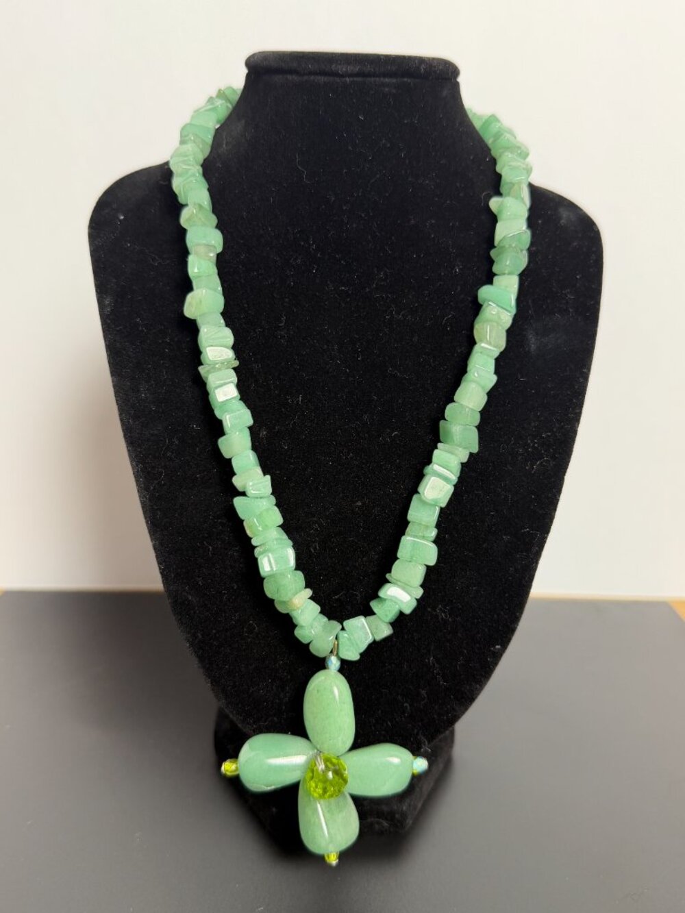 Artisan Green Gemstone Chip Bead Flower Pendant Necklace 17” Boho 1 of a kind